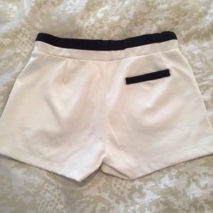 mine Shorts - Mine High Waist Stretch B&W Shorts with Pockets mine Shorts - Mine High Waist Stretch B&W Shorts with Pockets